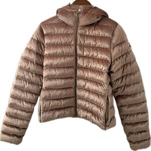 Like new Moncler Dusty Pink women’s coat 🧥